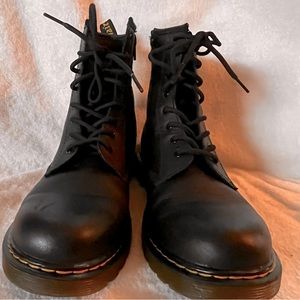 Dr. Air wair Martens “with Bouncing soles”, color:Black.       Size:6